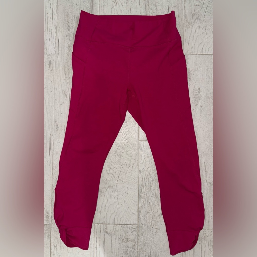 Fabletics 7/8 Length Twist Leggings/Women’s size Large/NWOT